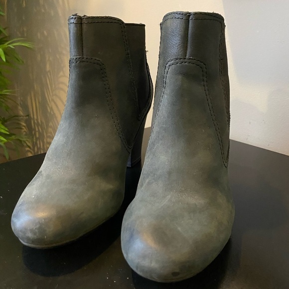 Clarks ankle boots - Picture 5 of 6